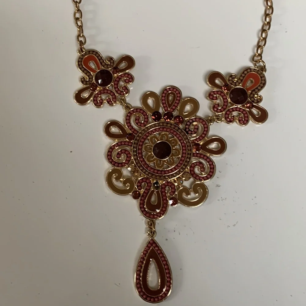 Necklace.Gold tone‎